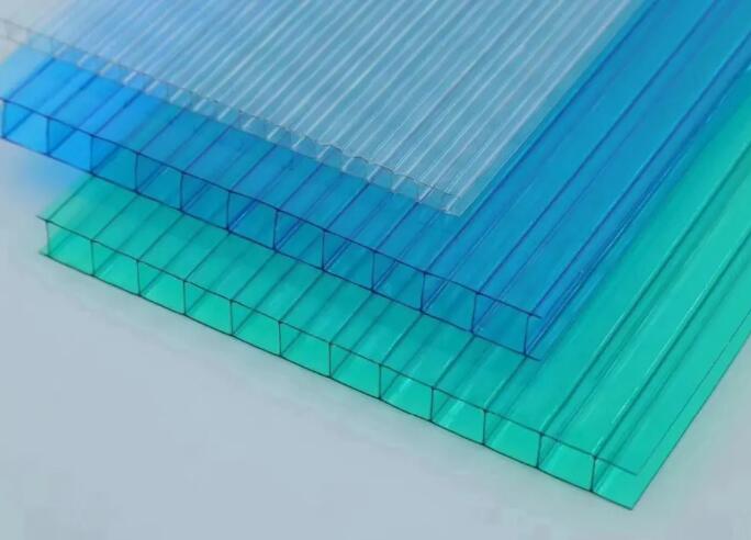 PC陽光板在安裝及運(yùn)輸途中如何彎曲？PC陽光板過度彎曲會(huì)造成什么影響？