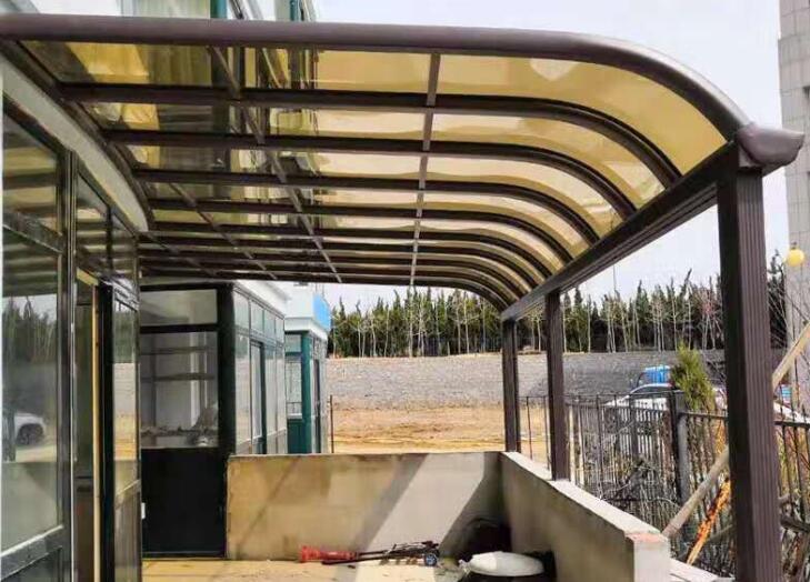 pc耐力板雨棚靜音嗎？